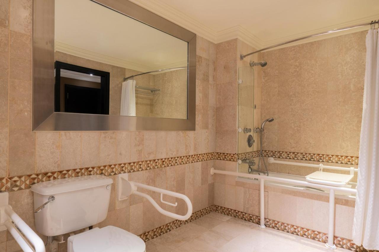 Le Meridien Jeddah Exterior photo Bathroom