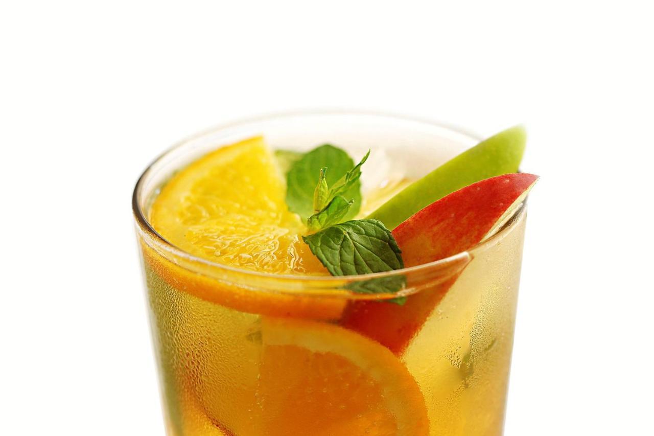 Le Meridien Jeddah Exterior photo A glass of fruit punch
