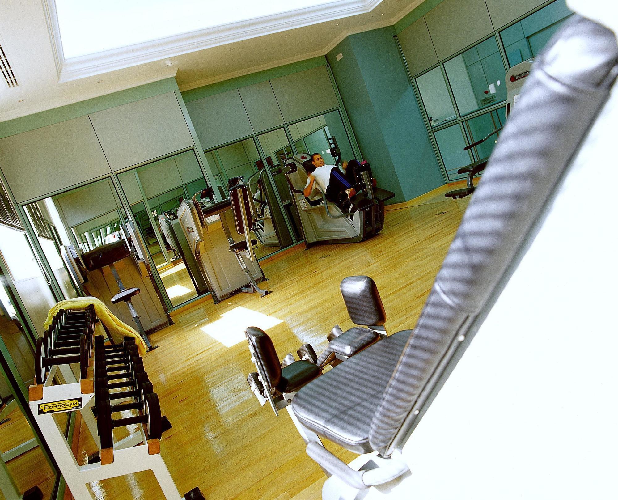 Le Meridien Jeddah Exterior photo The gym at the 5th floor