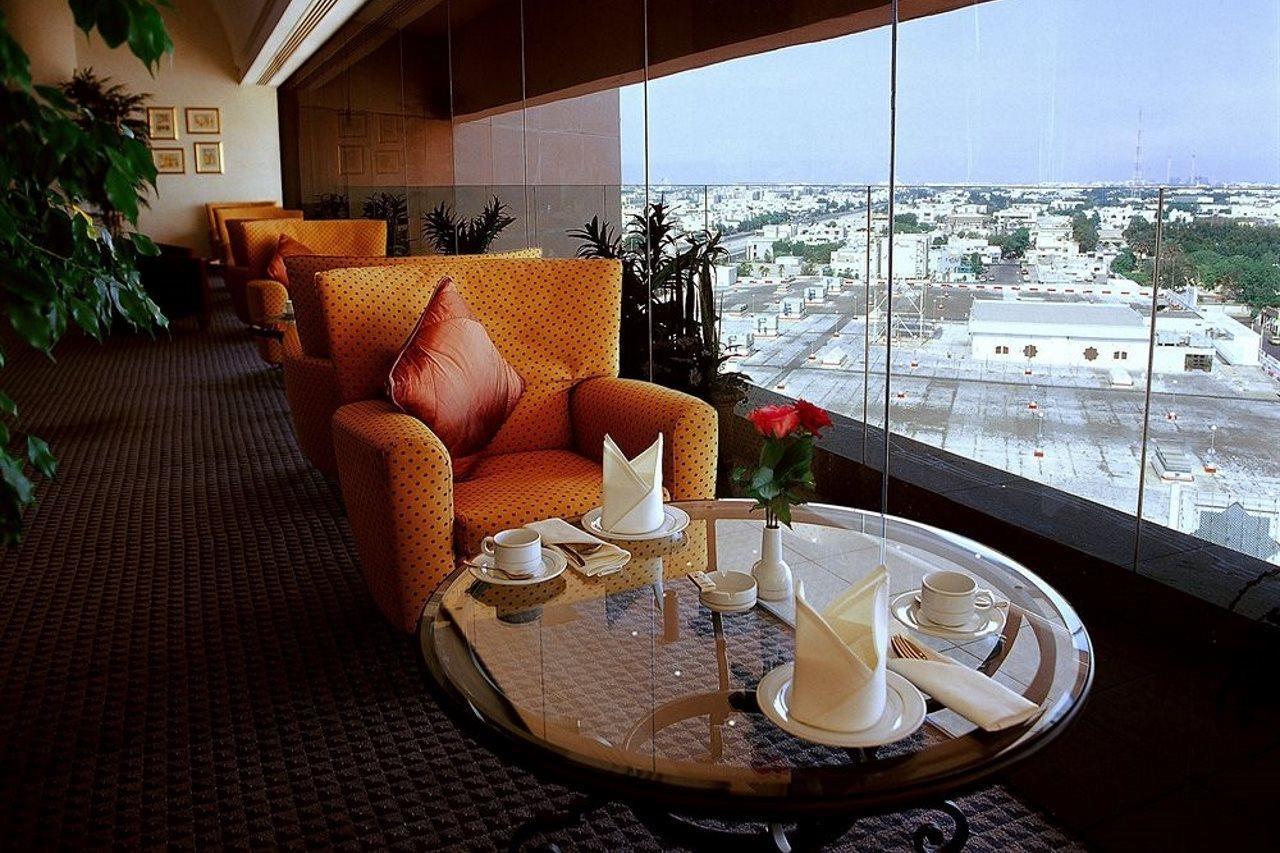 Le Meridien Jeddah Restaurant photo The lounge at the airport